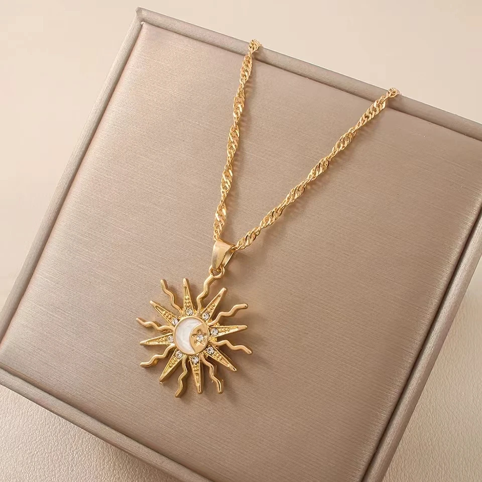 1Pcs Shining Rhinestone Unique Design Sun Star Moon Three In One Pendant Necklace Retro Women's Daily Versatile Party Jewelry