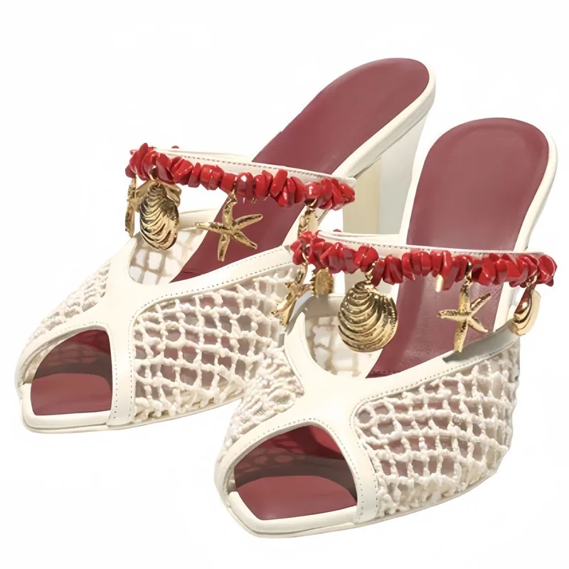 Sandalias de cuña blancas de malla para mujer con dijes de coral rojo, conchas marinas y estrellas de mar, sandalias deslizantes de verano para la playa, con punta abierta y tacón de plataforma
