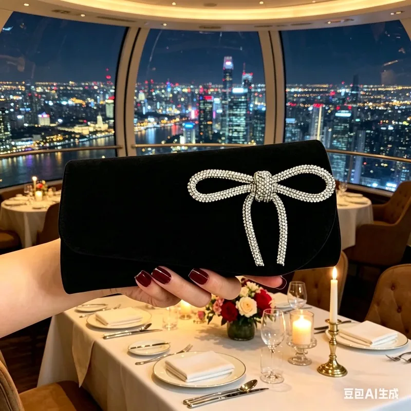 Bolso de mano tipo sobre de gamuza con lazo y diamantes de imitación para mujer, con cadena desmontable, ideal para bodas, fiestas y eventos formales.