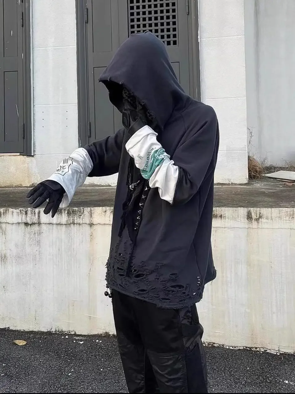 

Under 06ss T Black and Blue Destruction Old Wormhole Swirl Splicing Hooded Ripped Sweater