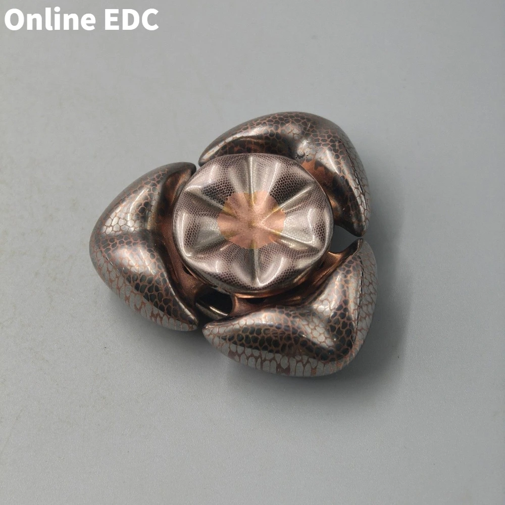 المملوكة مسبقًا تصميم المطر EDC Superconductor التعامل مع الحبار يشعر ثلاثة شفرات تململ سبينر ألعاب متململة للبالغين