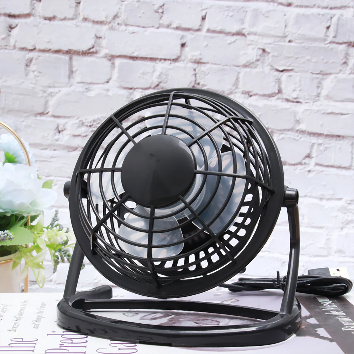 

Mini Black USB Small Fan Lightweight Portable Rechargeable Desktop Handheld Natural Wind for Nap Home Office USB Small Fan