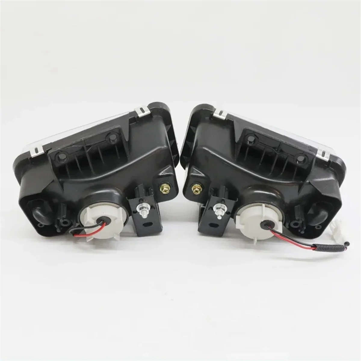 คลาสสิกรถกันชนด้านหน้ากันชนไฟเลี้ยวไฟสัญญาณสําหรับ Isuzu 700P ELF NPR N35 KV100 KV600 4HK1 04-010698-006 04-010698-005