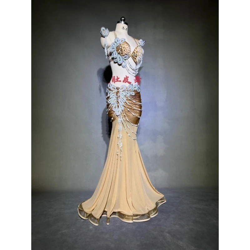 맞춤형 밸리 댄스 드레스 성능 드레스 새로운 Mirad 하이 엔드 옐로우 컬러 섹시한 가방 엉덩이 테일 스커트 브래지어