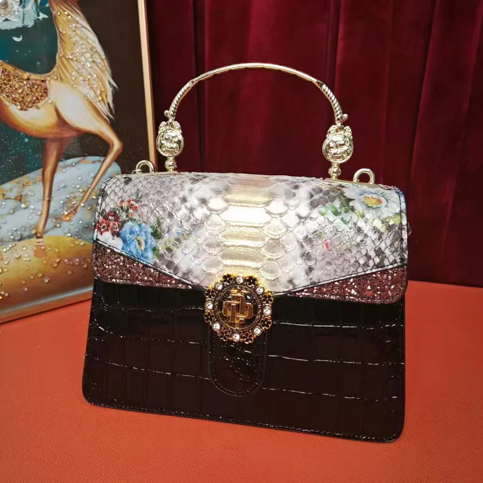 

Fashionable Luxury Diaper Bag Women Designer Crossbody Bag Elegant Leather Handbag Minimalist Stylish Large Tote Bag