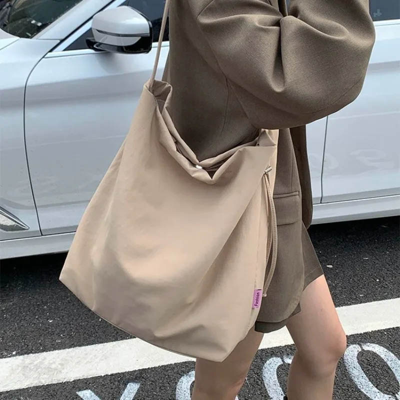 

Influencer Designer Tote Bag For Women Luxury Leather Crossbody Handbag Vintage Popular Large Capacity Minimalist Diaper Bag