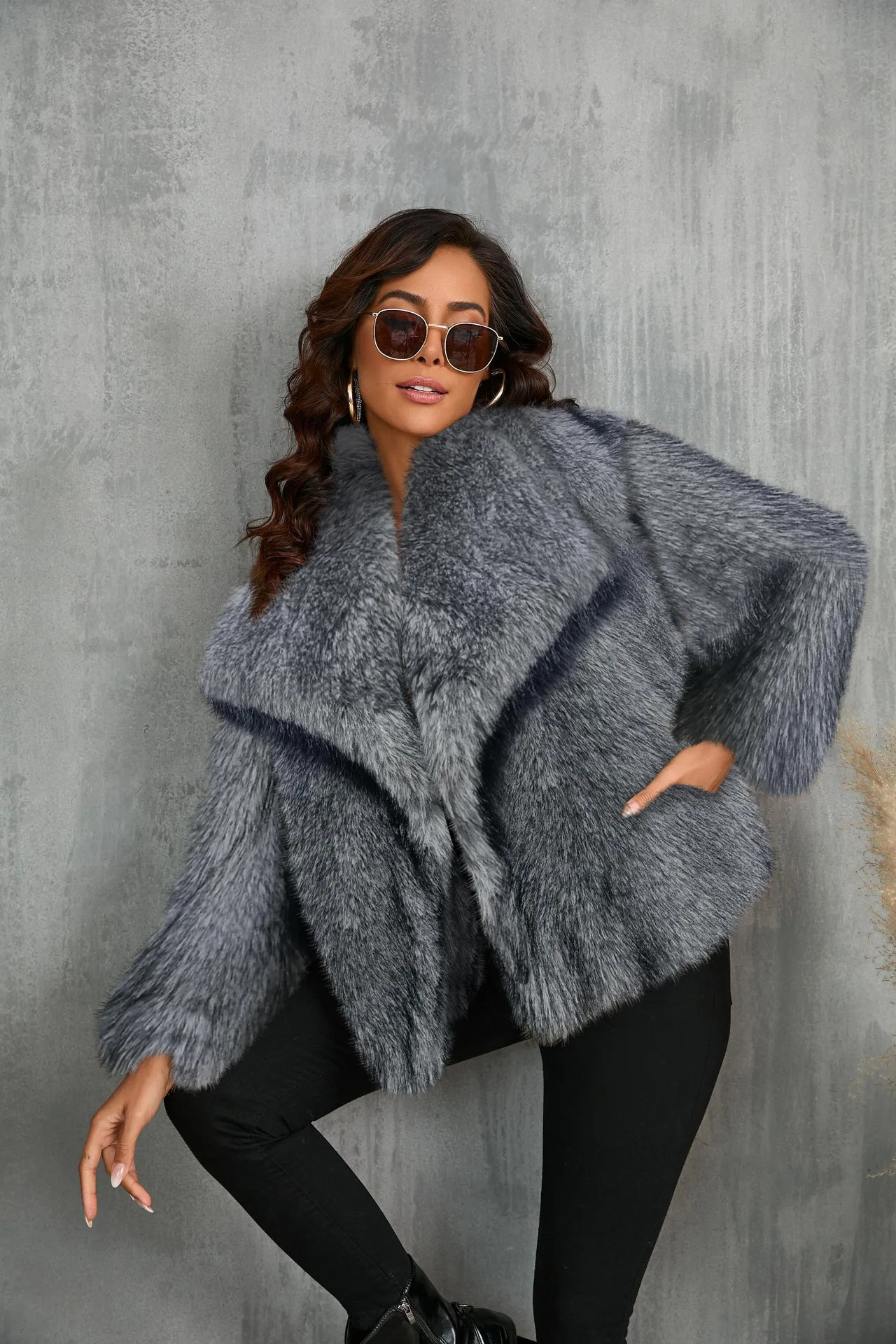 Women's Artificial Fur Coat with Large Lapel Short Fashionable Fox Fur Style Fluffy Plush Clothing for Ladies