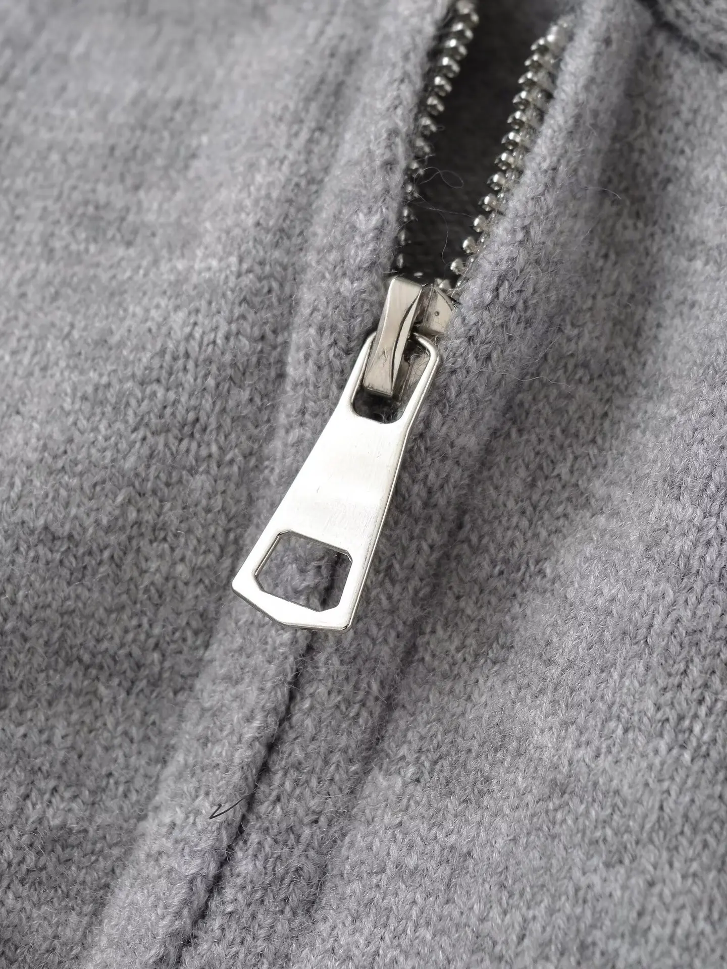 2025 Otoño/Invierno Tops con capucha de punto con lazo Suéter tipo cárdigan gris de manga larga con cremallera