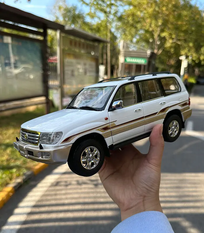 

1/18 Original New Arrival Special Price Diecast Metal Japanese Classic LC100 Off-Road Car Model Furniture Display Collection