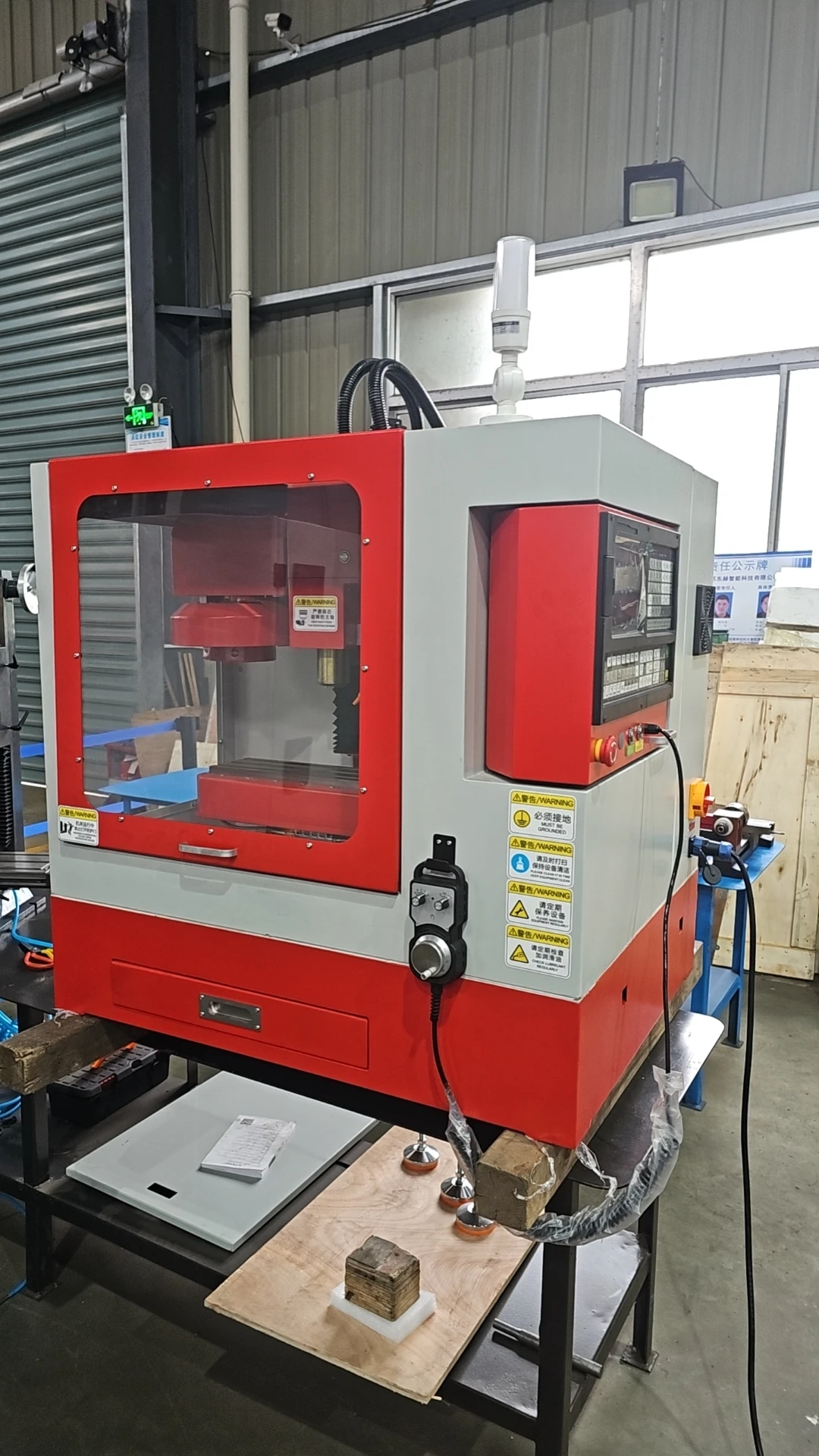 جديد M220 CNC العمودي ميلج هاين مركز 3-محور مقاعد البدلاء نوع Fanuc نظام التحكم خيارات Gsk Bt40 المغزل التدريس