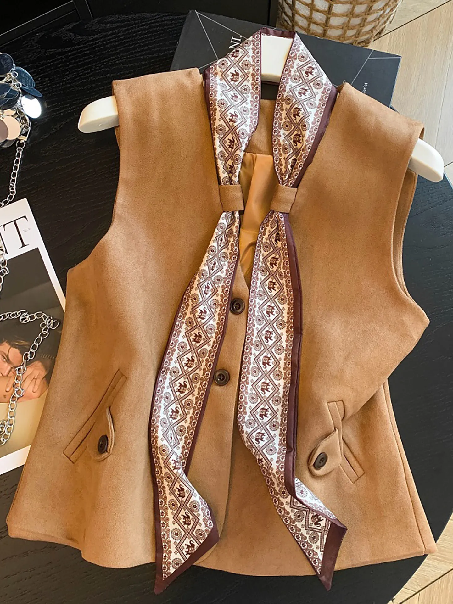 Fashionable Suede Vest Women's Outerwear Silk Scarf Compatible Commute Style Loose Fit Breathable V-Neck Single Button Closure