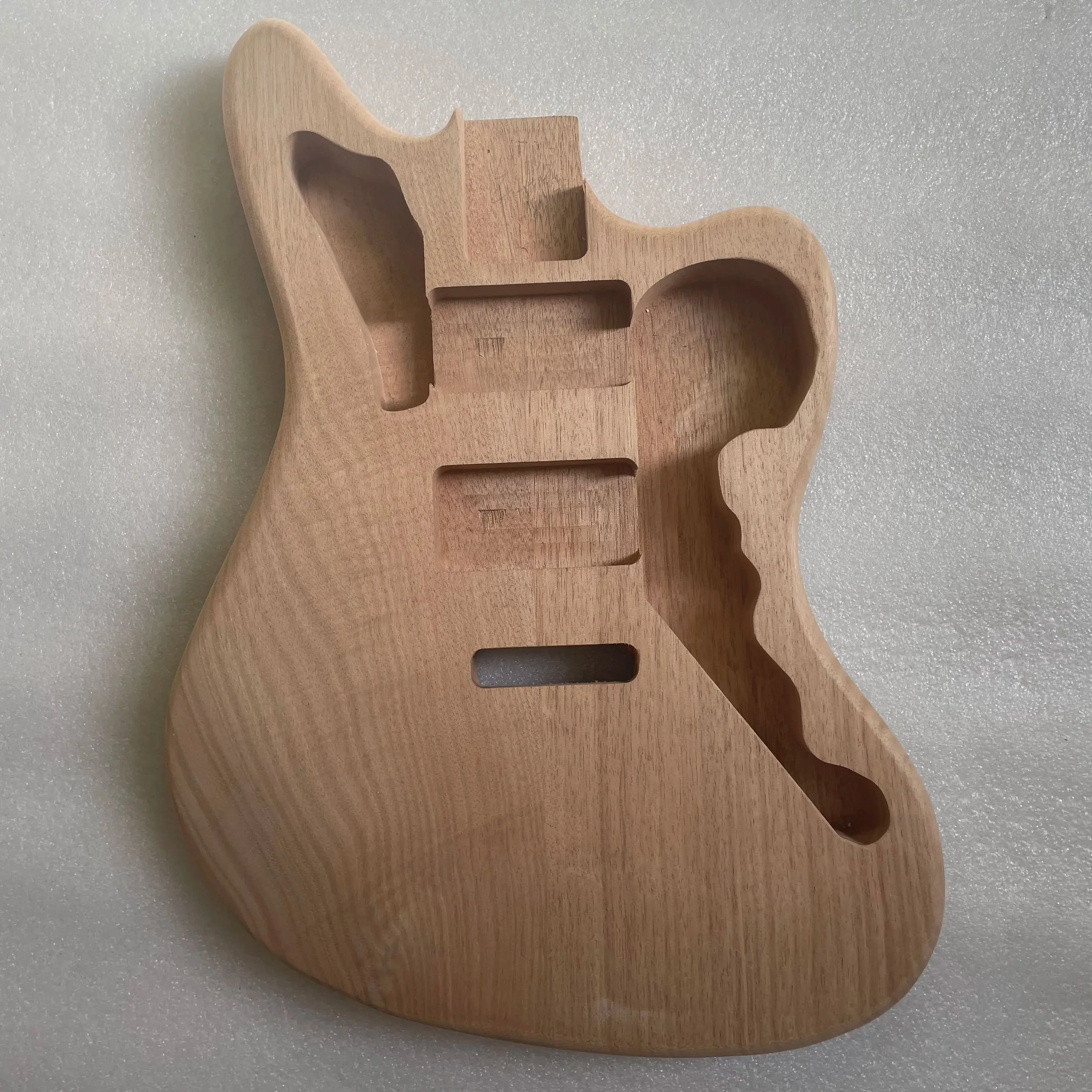 

Electric Guitar Body HH Pickups,Costomized, Natural Color,Solid Mahogany Wood,Fit for 25.5 "Neck, DIY Parts, Replace Accessories