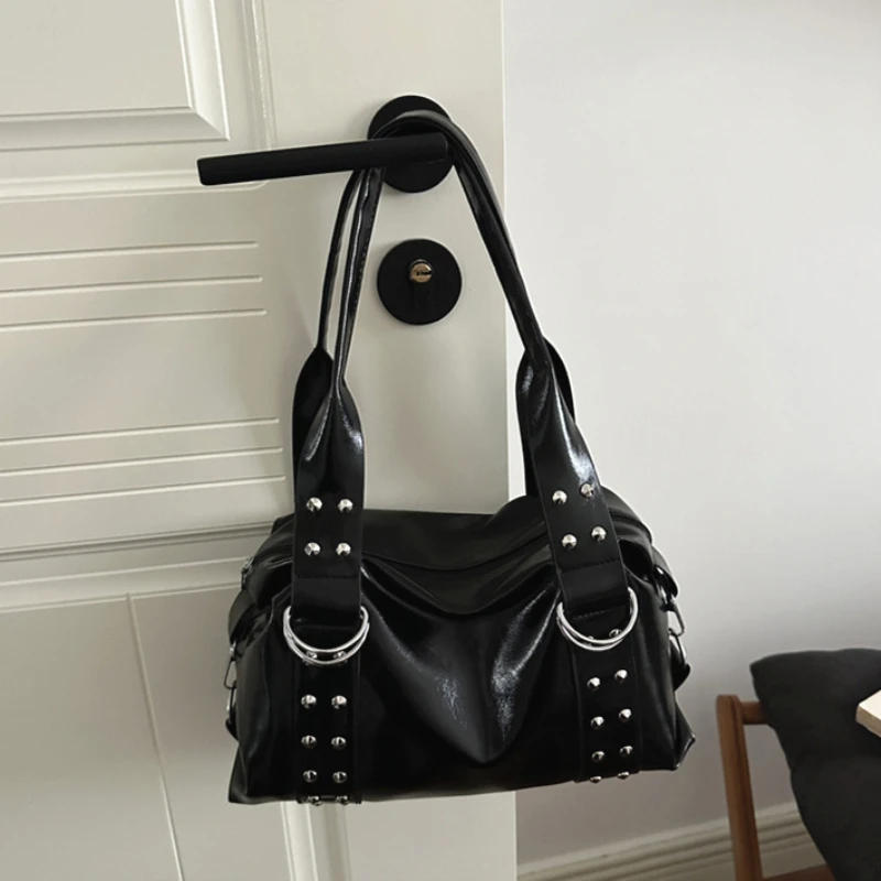 Hochwertige PU-Leder Damen-Schultertasche mit Großer Kapazität, Y2K Unterarmtasche, Modische Nieten-Damen-Handtasche für den Alltag