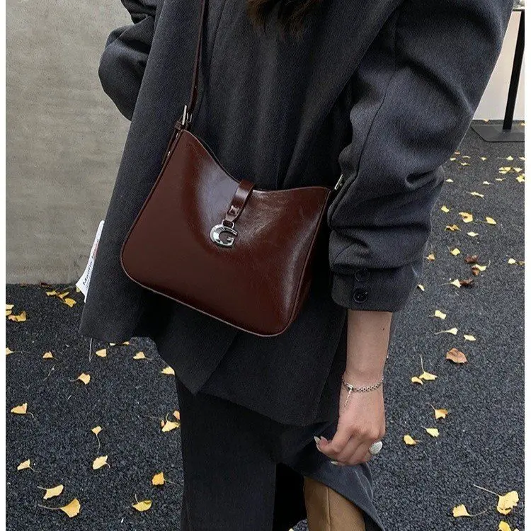 

Designer Elegant Diaper Bag For Women Luxury Crossbody Bag Minimalist Leather Tote Vintage Fashion With Letter Logo
