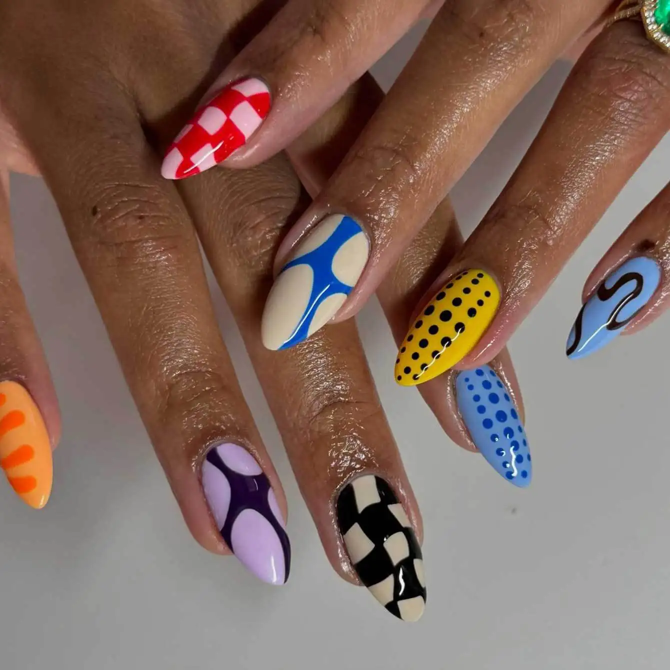 24Pcs Mid-length Almond Fake Nail with Colorful Checkered Pattern Press on False Nails Dopamine Datachable Full Cover Nails Tips