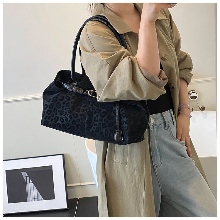 Leopard Print Sewing Thread Hasp Youth Sweet Shoulder Bags for Women 2026 Hot Sale Large Capacity Sense of Luxury Tote Bags