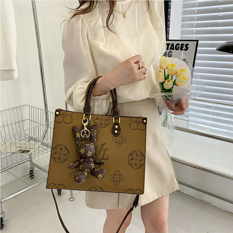 Luxury Leather Women's Crossbody Bag for Elegant Ladies - Classic Design by Famous Designer, Popular Handbags Collection