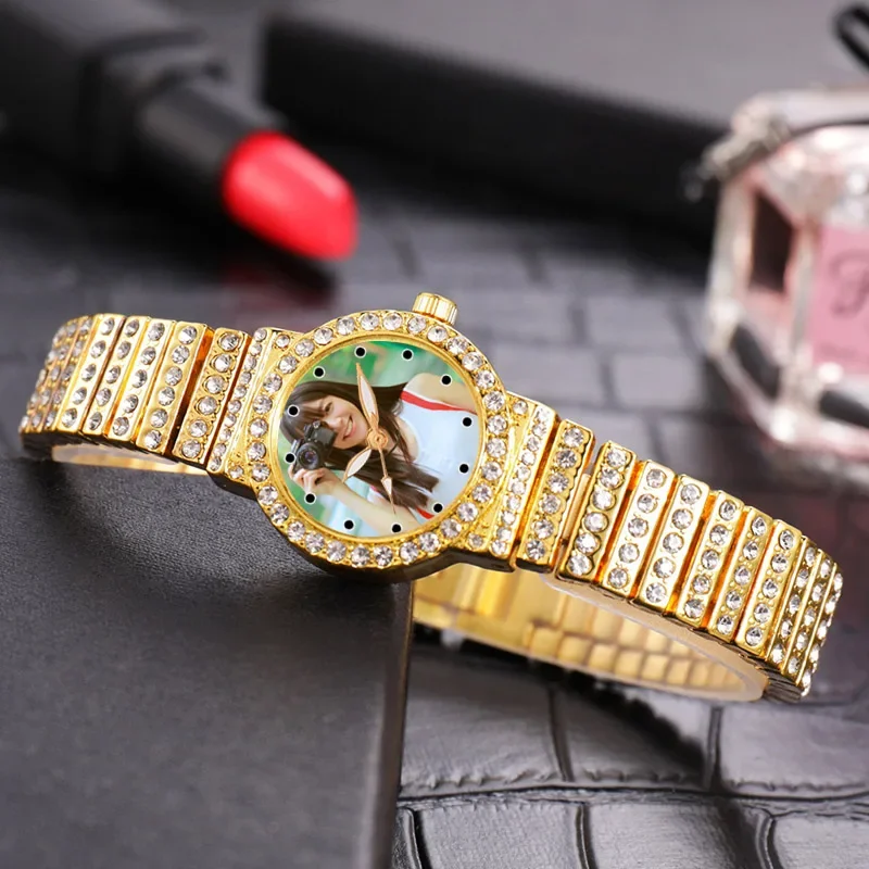 Unique Custom Photo Watch Lady Luxury Casual ภาพที่กําหนดเองโลโก้นาฬิกาภาพแกะสลักบนนาฬิกา Dial ของขวัญสําหรับสาวเพื่อน