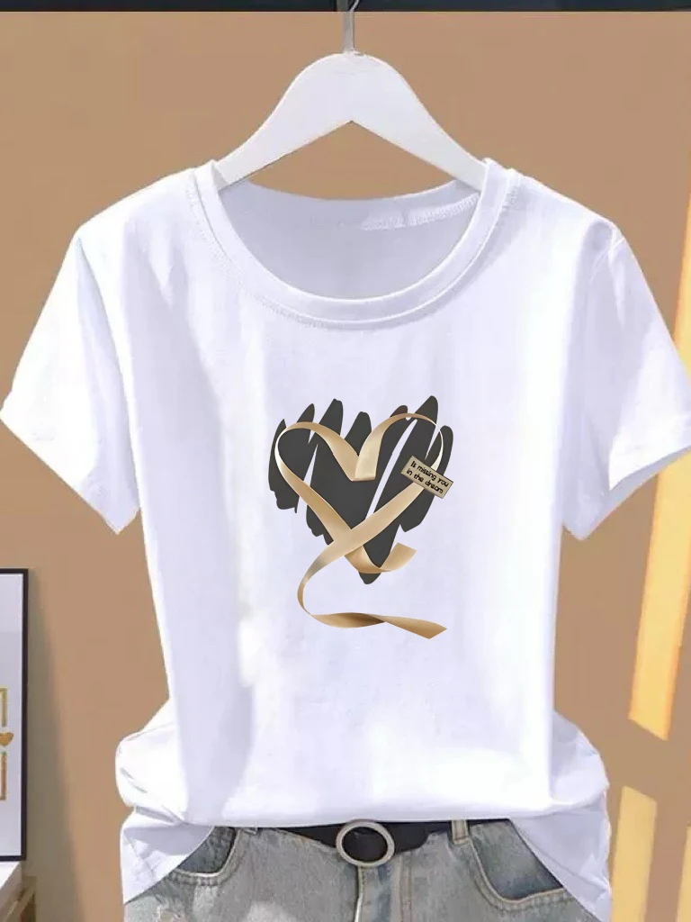 

Женская футболка в корейском стиле с принтом в виде сердечек, короткий рукав, круглый вырез, модный молодежный топ, дышащая, стандартный крой, полиэстер