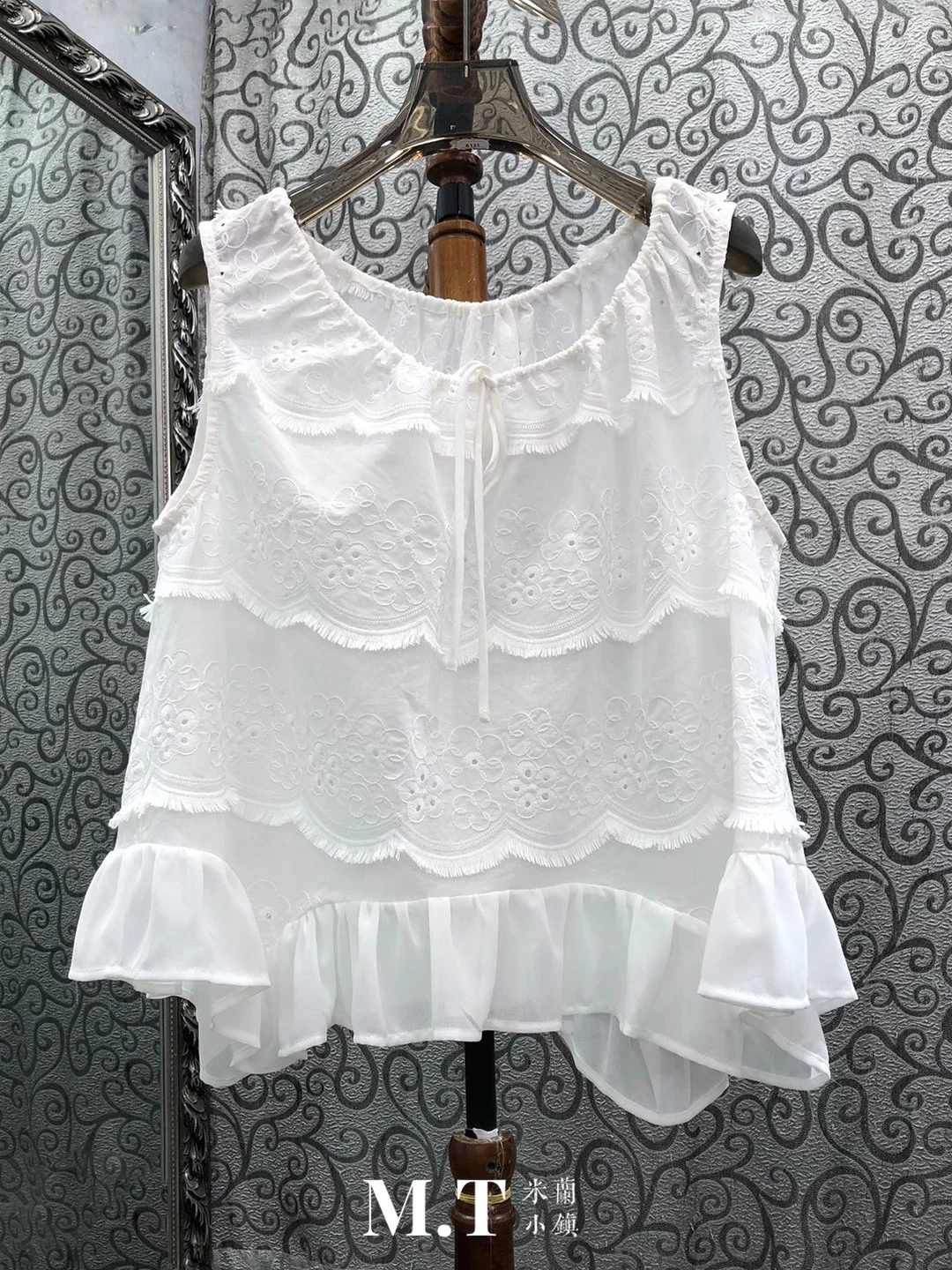 Street Fashion Milan - Milan Small Town Special Offer Sleeveless