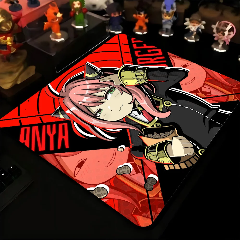 Anya Forger Anime Girl Spy X Familys Mousepad Small LockEdge Mouse Pad For Gamers Computer Desk Pad Anti-slip Rubber