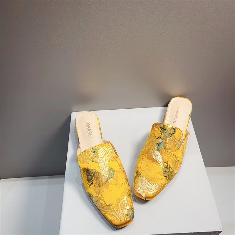 Womens Chinese Style Embroidered Phoenix Round Toe Mules Low Block Heel Slip-On Comfortable Vintage Cheongsam Shoes Luxury Shoes