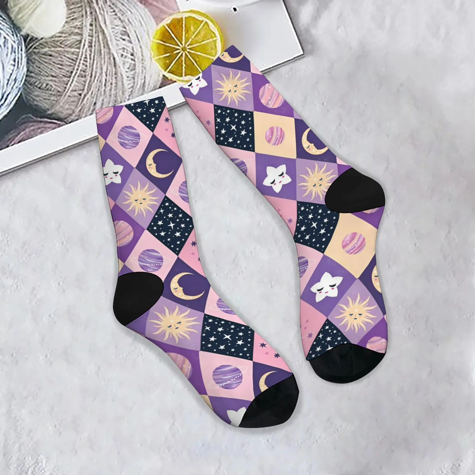 Galaxy Checkerboard Print Herrensocken, bequem, atmungsaktiv, rutschfest, Freizeitsocken, Neuheit, Harajuku, Straße, Hip-Hop, Crew-Socken
