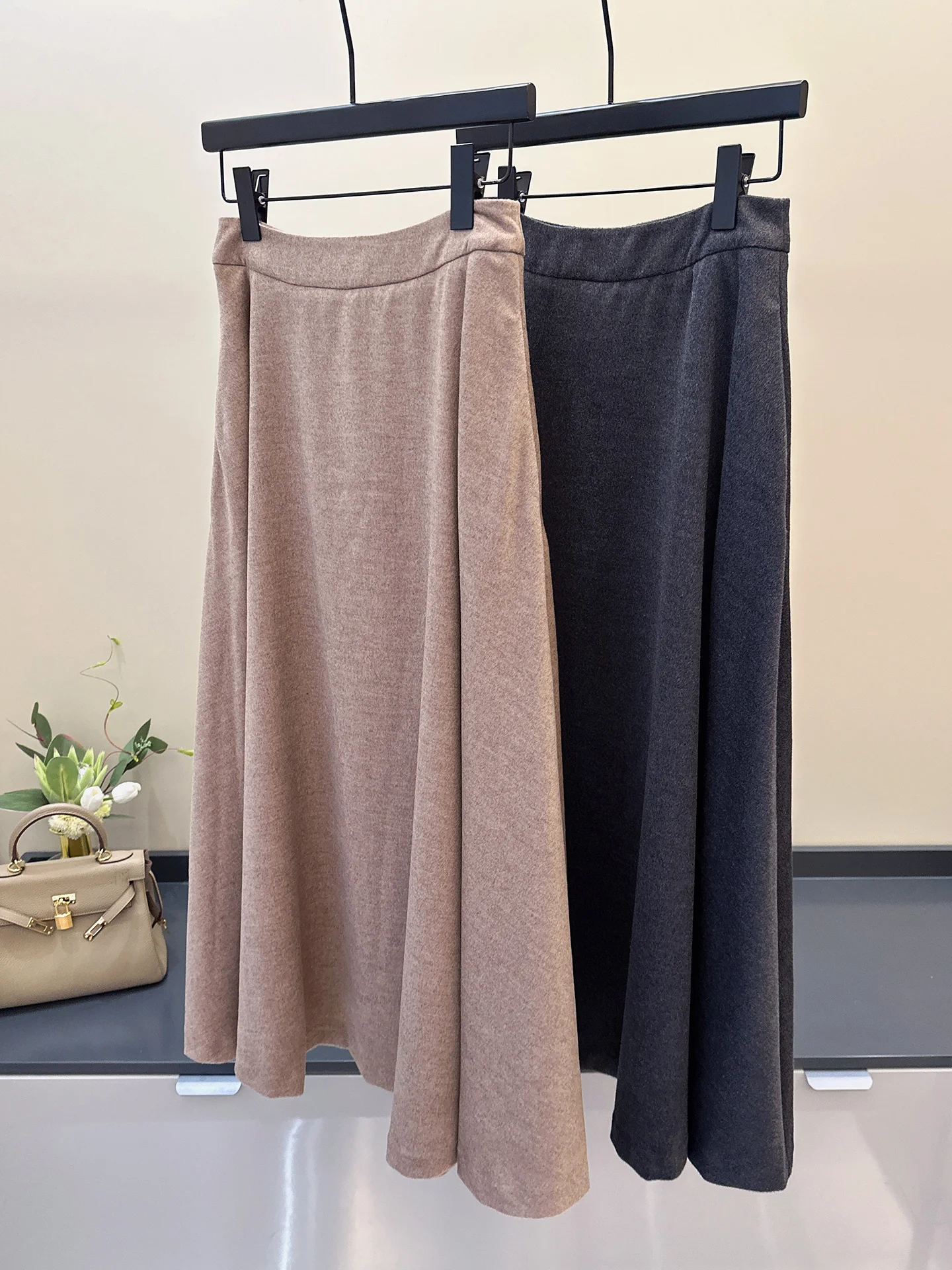 

Элегантная мягкая юбка-миди А-силуэта с высокой талией из шерстяной смеси, утепленная, для осени и зимы