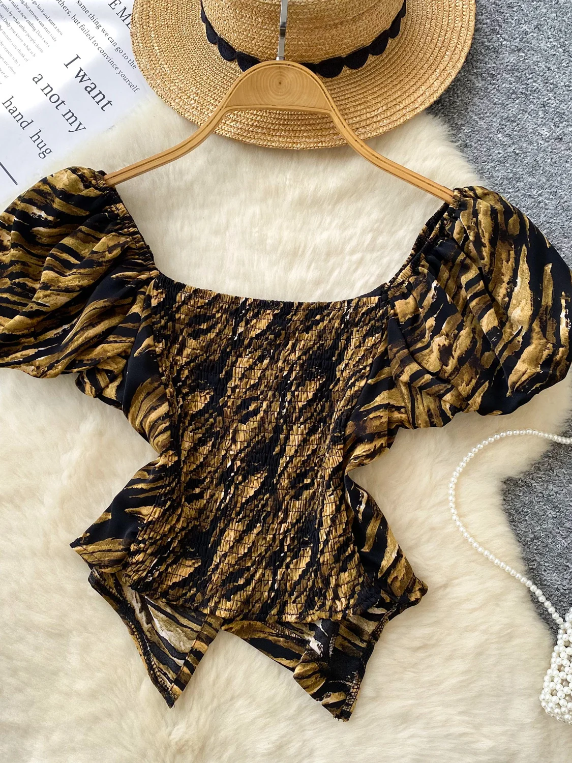 بلوزة صيفية للتنحيف بأكمام فقاعية وكتف واحد للنساء على الطراز الكوري كاجوال من ألياف البوليستر قابلة للتنفس وأكمام قصيرة #4