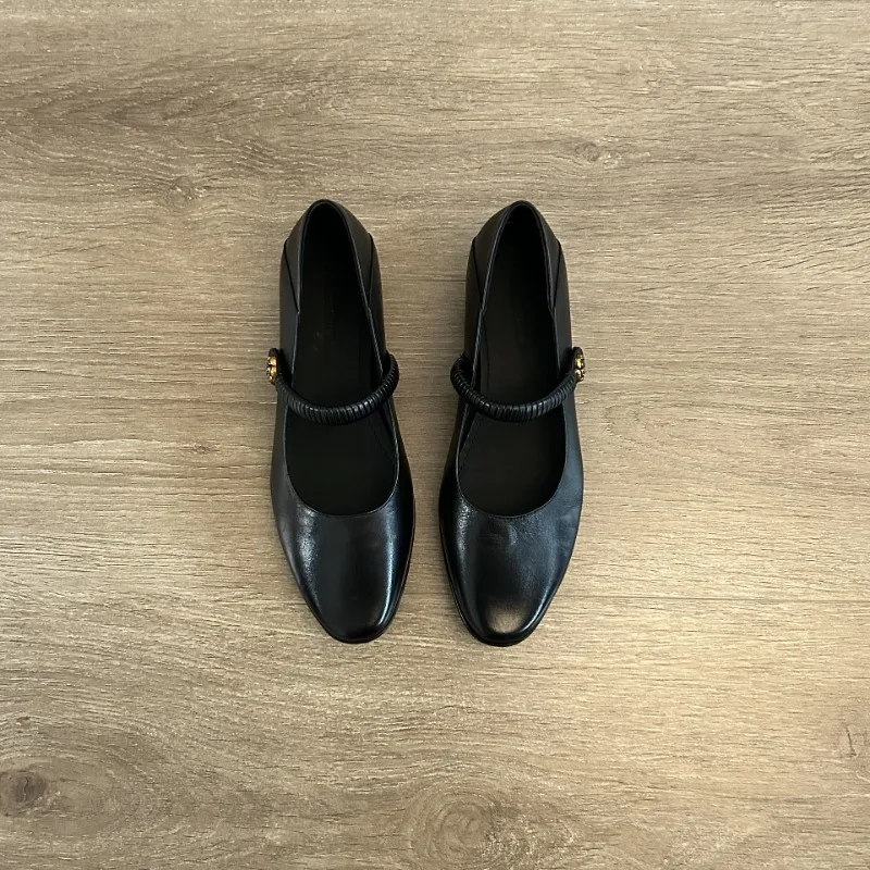 

French single shoes, women's thick-heeled small leather shoes.
