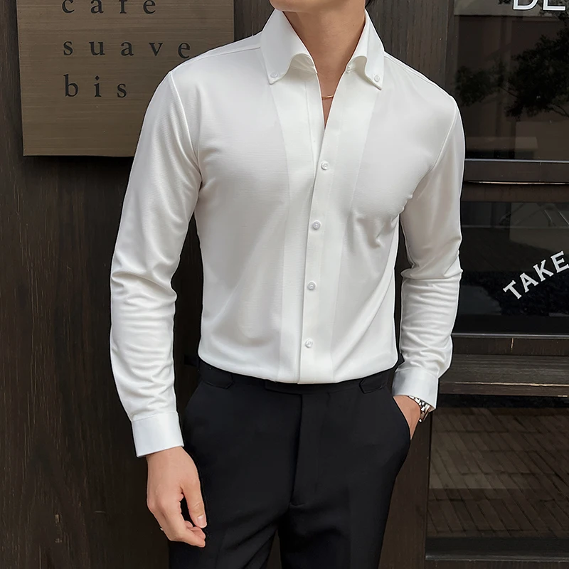 Camisa de vestir con cuello en V para hombre, ropa de calle de manga larga a rayas de estilo nuevo británico, camisa ajustada informal lisa, ropa para hombre 2025