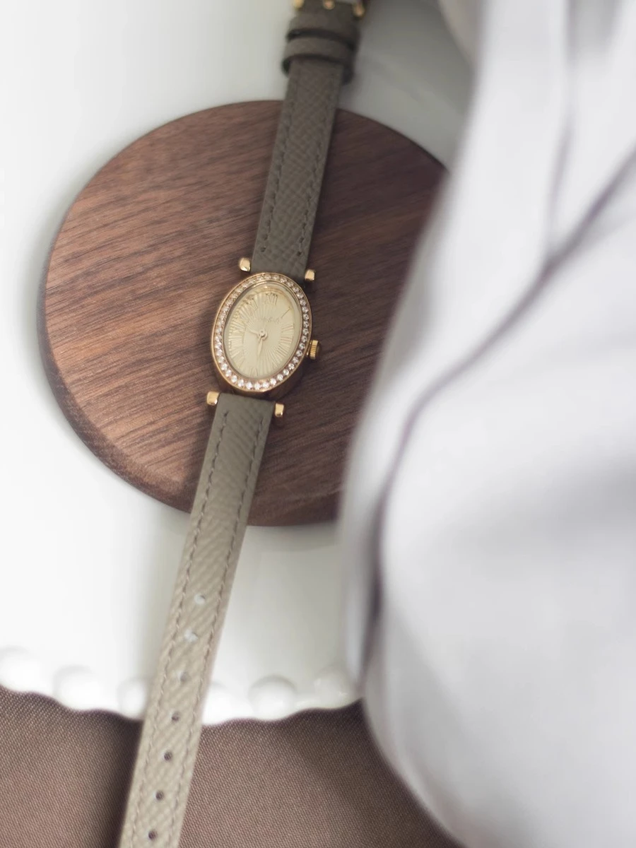 Light Luxury Temperament Niche Lychee Pattern Leather Strap Fashionable Retro Ins Wind Diamond New Watch Women