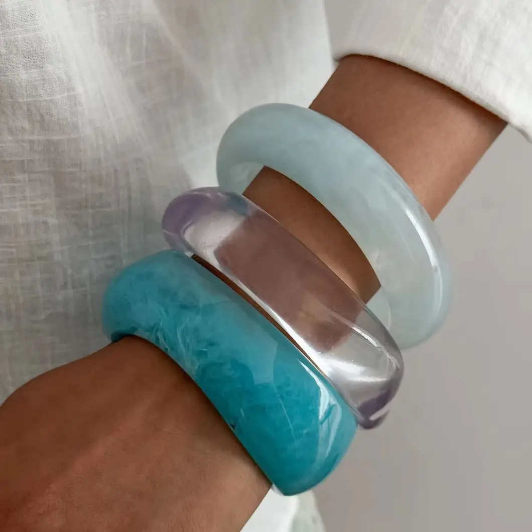 DIEZI Pulseras Anchas de Resina Acrílica Azul Cielo, Estilo Exagerado y Moderno, Pulseras Vintage de Moda para Mujeres y Hombres, Joyería de Regalo