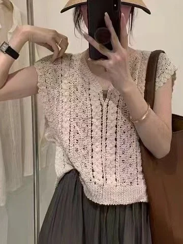 

Sweet Summer Women's Knitted Ice Silk Vest Hollow V-neck Lace Top Fashionable Overhead Shirt Loose Fit Regular Length Micro S...