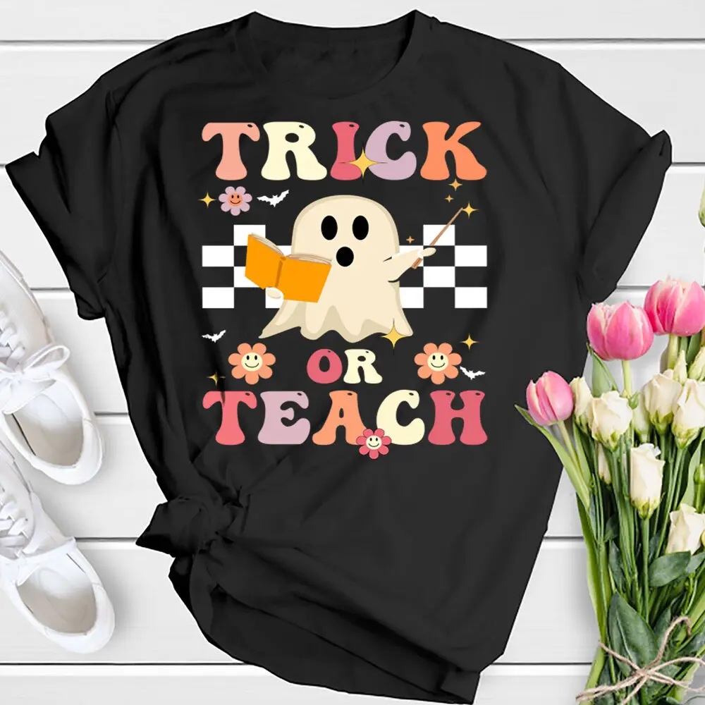 Teachers Retro Halloween T-shirt - Groovy Trick or Teach Floral Ghost Tee