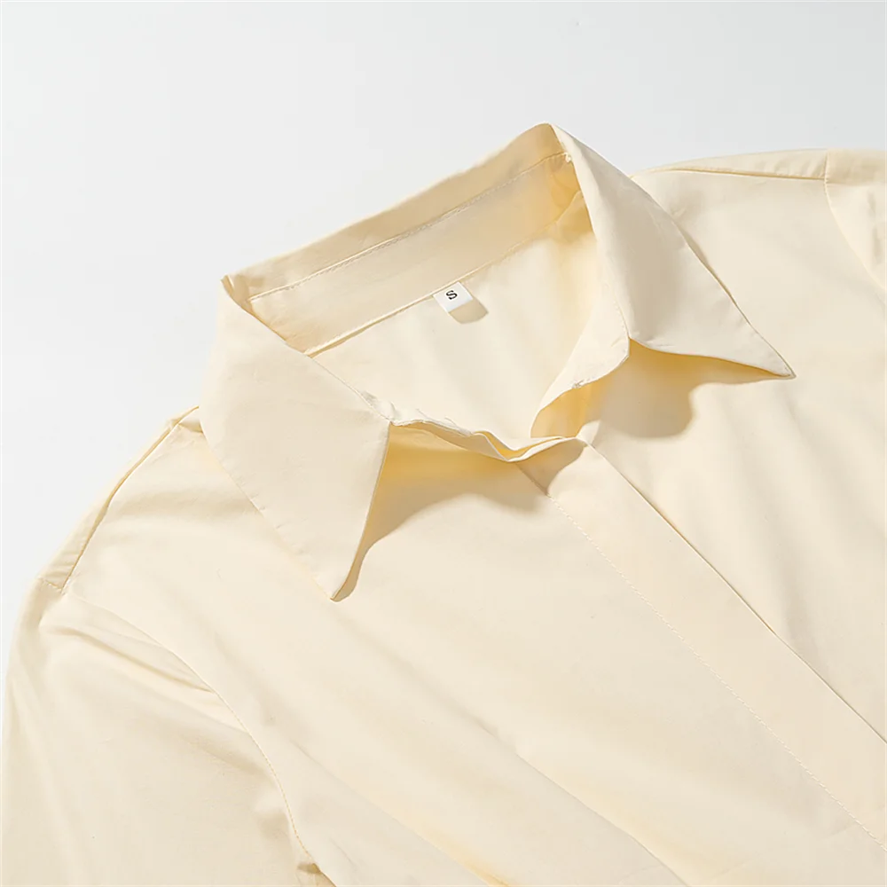 يتميز فستان نسائي جديد بقصة ضيقة وياقة طية صدر السترة وحاشية بأكمام طويلة وفستان بلون موحد #3