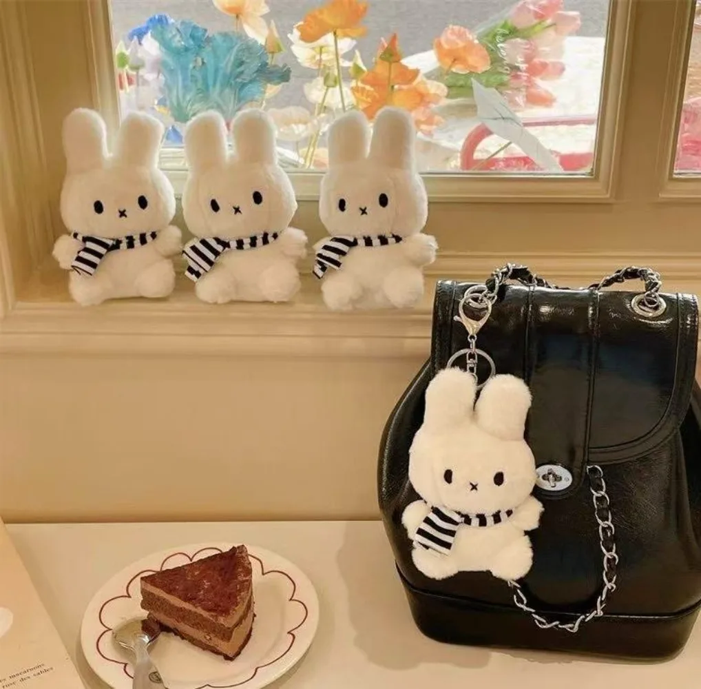 Kawaii Miffy Niedliche gestreifte Schal-Puppe, weißer Hase, Tasche, Rucksack, Dekoration, Foto-Puppen-Requisiten, Geschenk, Spielzeug