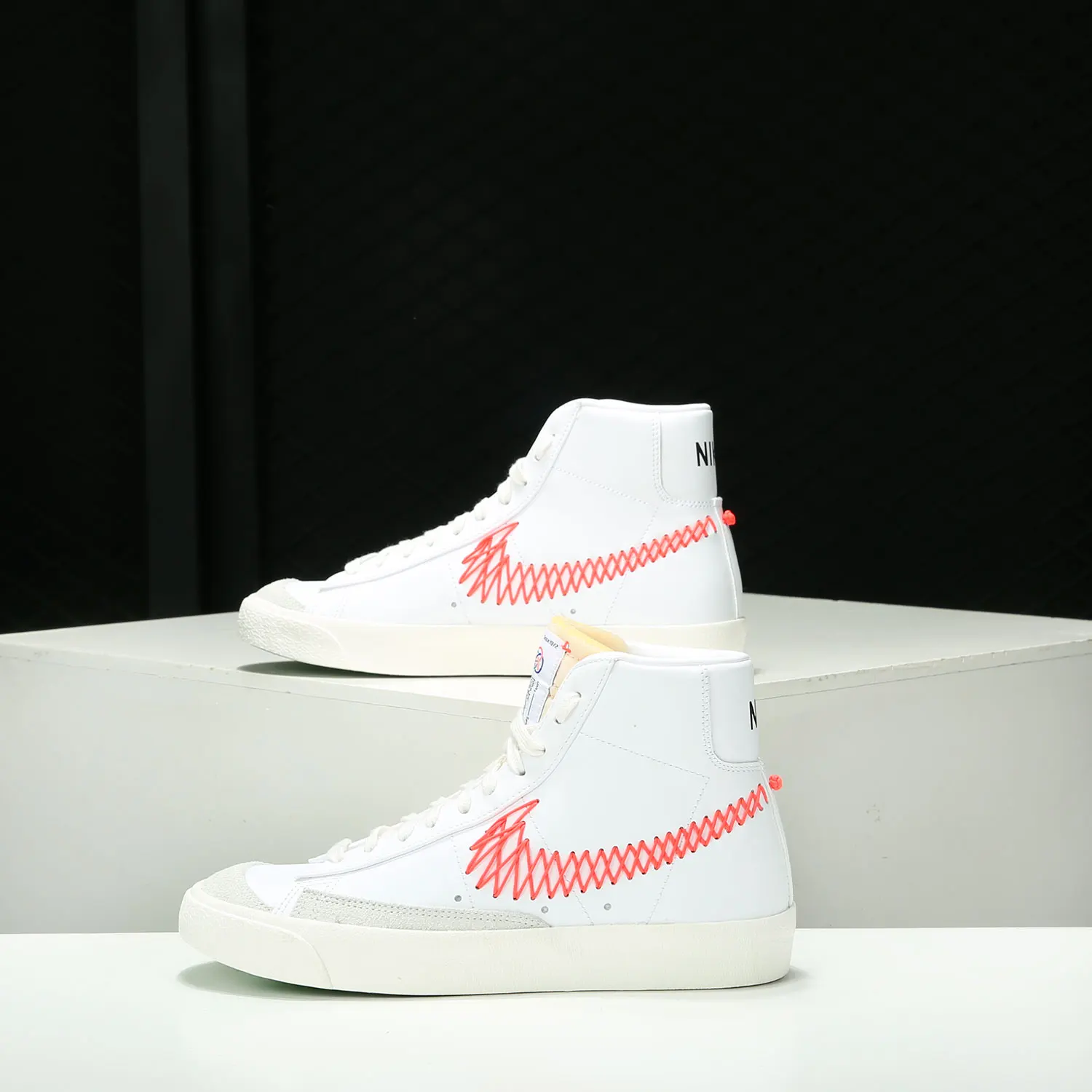

Оригинальные новые мужские кроссовки Nike BLAZER MID'77 VNTG для спорта и отдыха DD8489-161