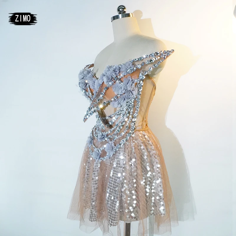 Elegante abito da cantante con paillettes di cristallo per le donne Fiore senza schienale Discoteca Party Stage Ds Celebrare Drag Queen Pole Dance Clothin