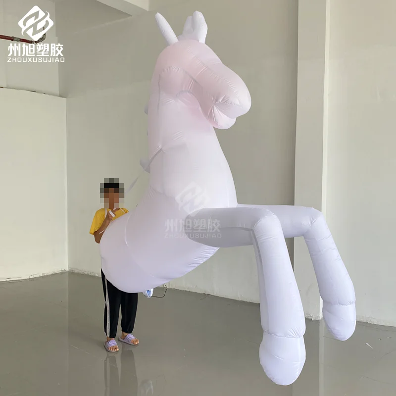 

Надувная модель белой лошади с человеческой спинкой, реквизит с тематикой животных для карнавальных парадных выступлений на торговых центров на открытом воздухе, магазины