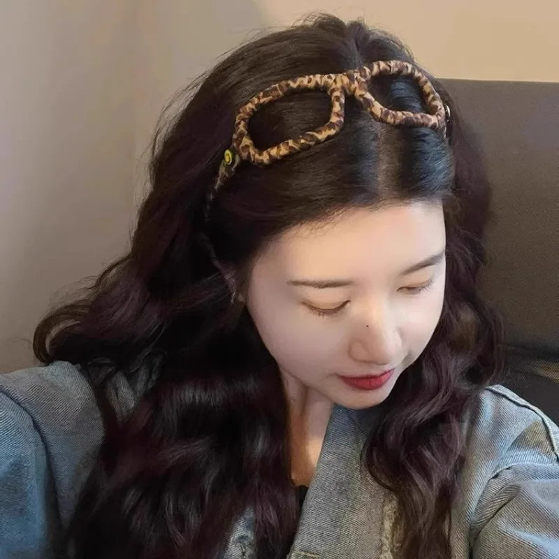 Leopard Print Glasses Shape Headband for Women, Stylish Chic High Crown Hairband, Versatile Anti-Slip Hair Hoop for Outdoor Wear