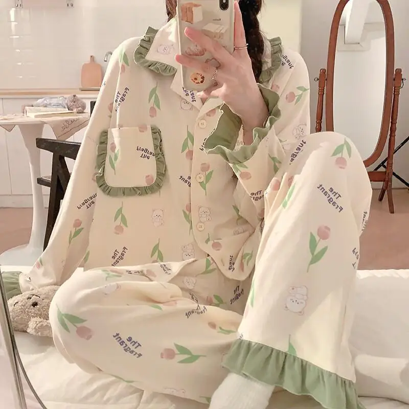 Neues lässiges Outdoor-Home-Kleidungsset für Frühling und Sommer 2025, Kawaii-Anime-Mode, sexy Pyjama, Damen-Trend, zweiteilige Pyjamas