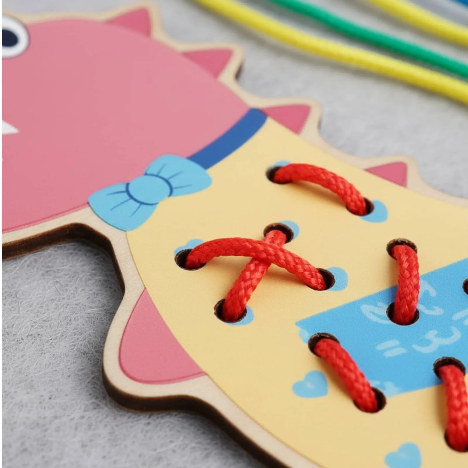 giocattolo-educativo-per-bambini-set-di-tavole-in-legno-per-infilare-con-personaggi-dei-cartoni-animati-ideale-per-viaggi
