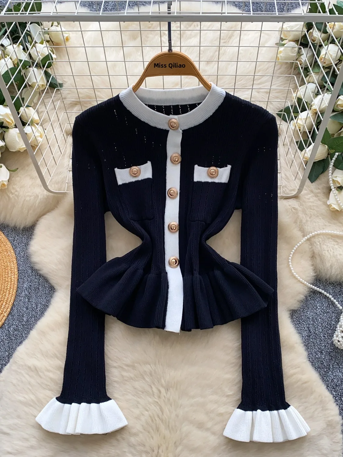 Slimming Effect Knitted Long Sleeve Waist-Cinched Top for Women Autumn Base Layer Shirt Color Block Metal Buckle French Style