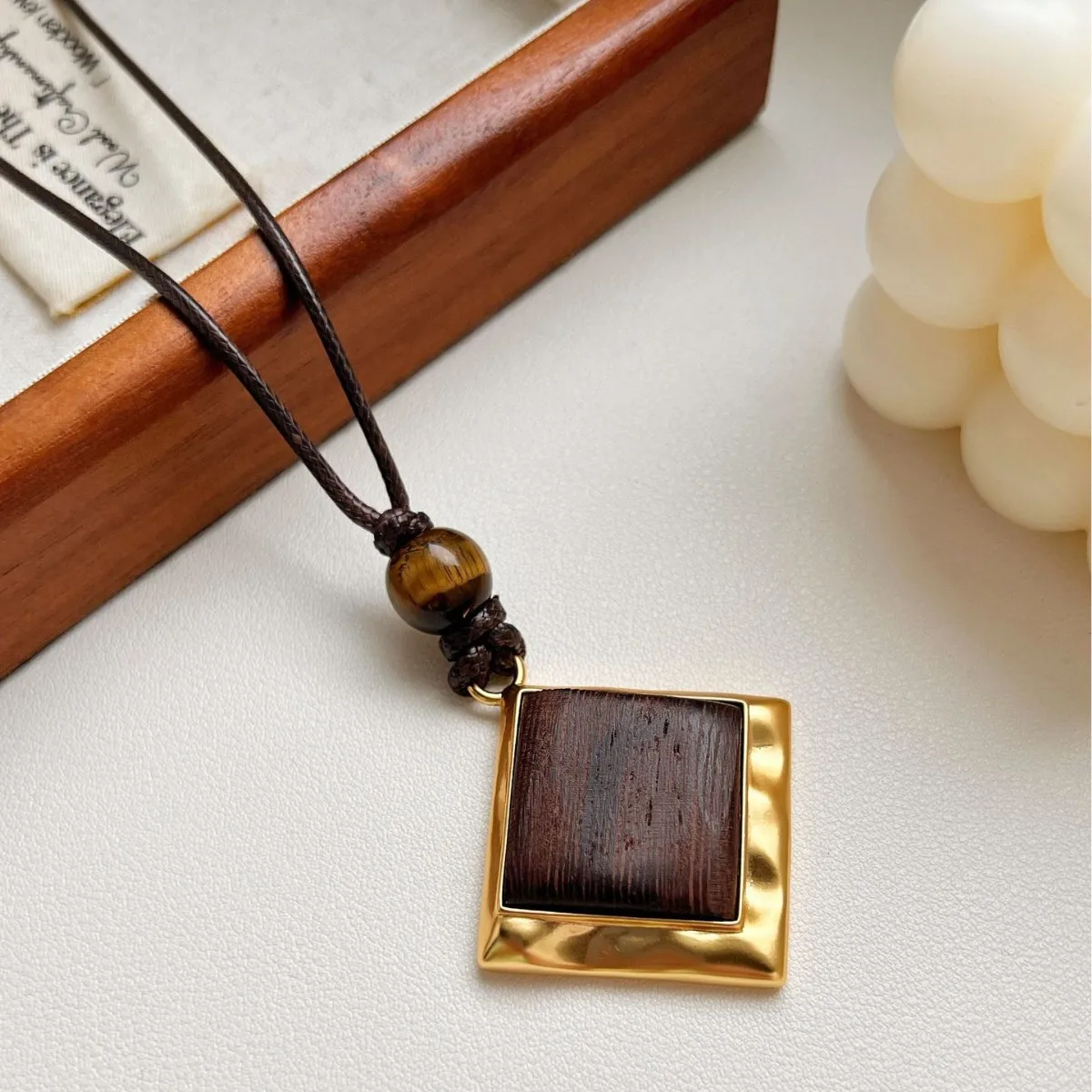 High-end retro square wooden pendant necklace drawstring fashionable and versatile