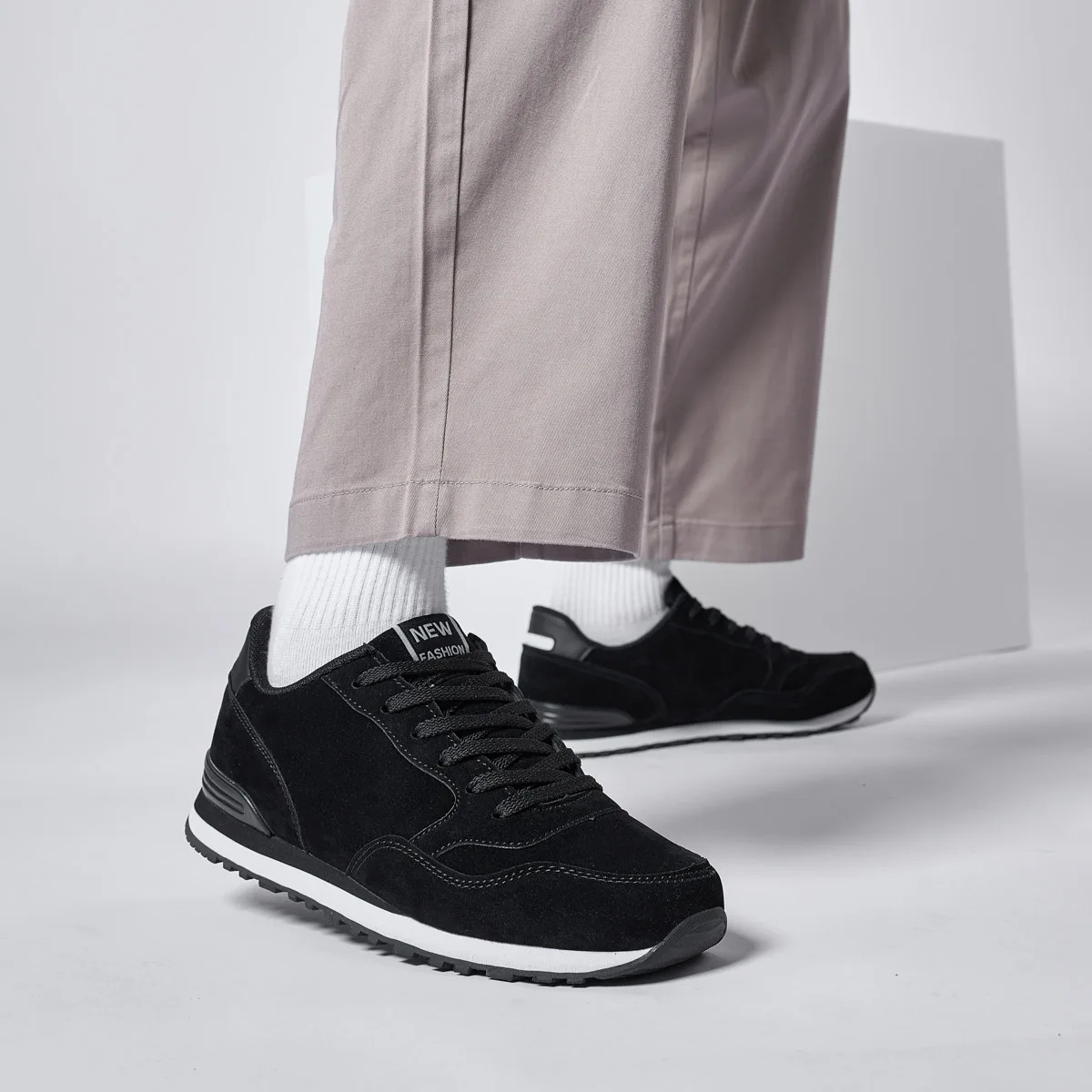 New Leather Men Running Shoes Winter Warm Unisex Sneakers Lightweight Women Walking Shoes Soft Insole Sports Shoes Lace Up 37-47