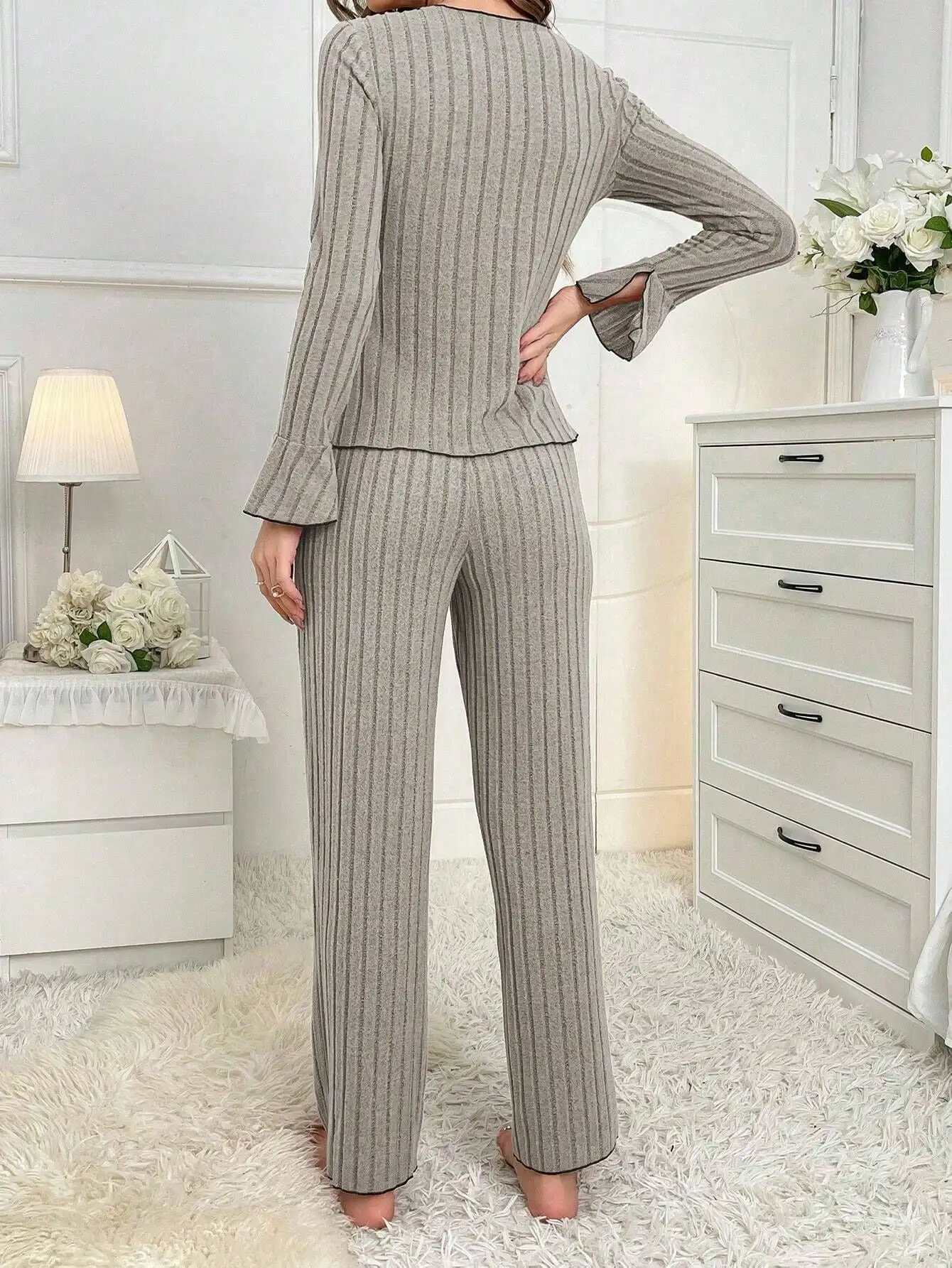 2-piece women's autumn and winter pajama set with lapel and bow, fashionable and sexy home wear set for women