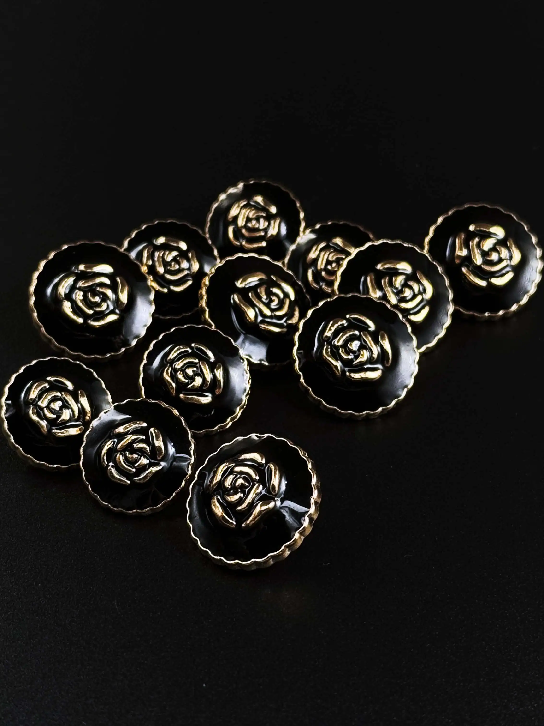 botao-de-metal-redondo-pequeno-estilo-perfume-camelia-para-casaco-feminino-sueter-malhas-e-agasalhos-pesados-botao-decora