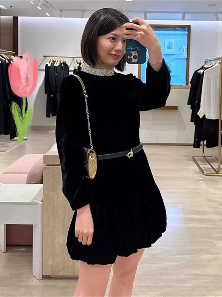 S Home Winter 2025 تنورة ماكسي مخملية عالية الخصر مزينة باللؤلؤ وحجر الراين or Dr Slimming Bla Dr Commute Sle