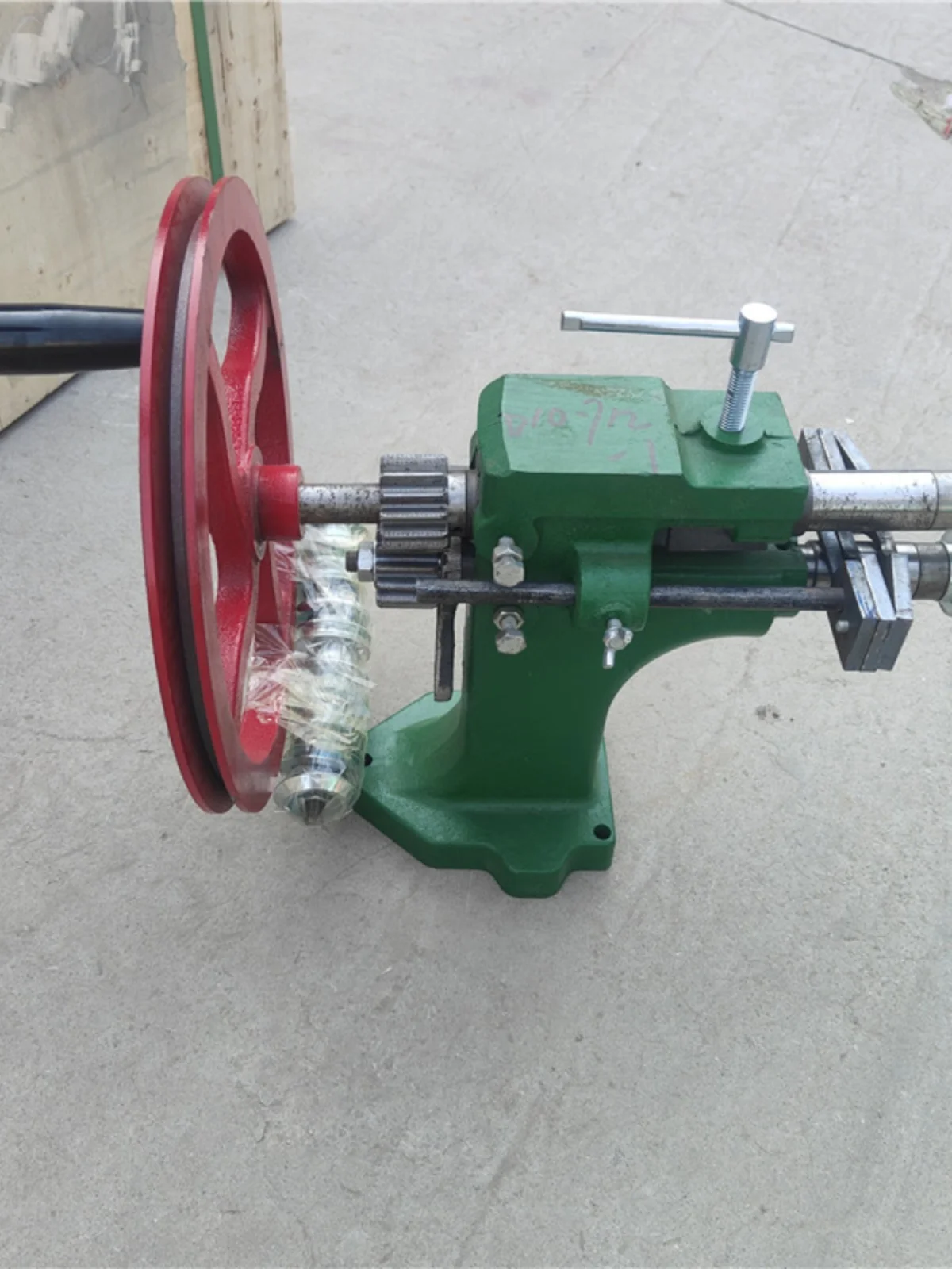 Manual shrimp elbow machine, multi-function ribbing machine, wire starting machine, iron sheet right-angle flanging machine